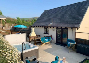 Croyde Devon - Summer Breeze House with hot tub surfing beach parking